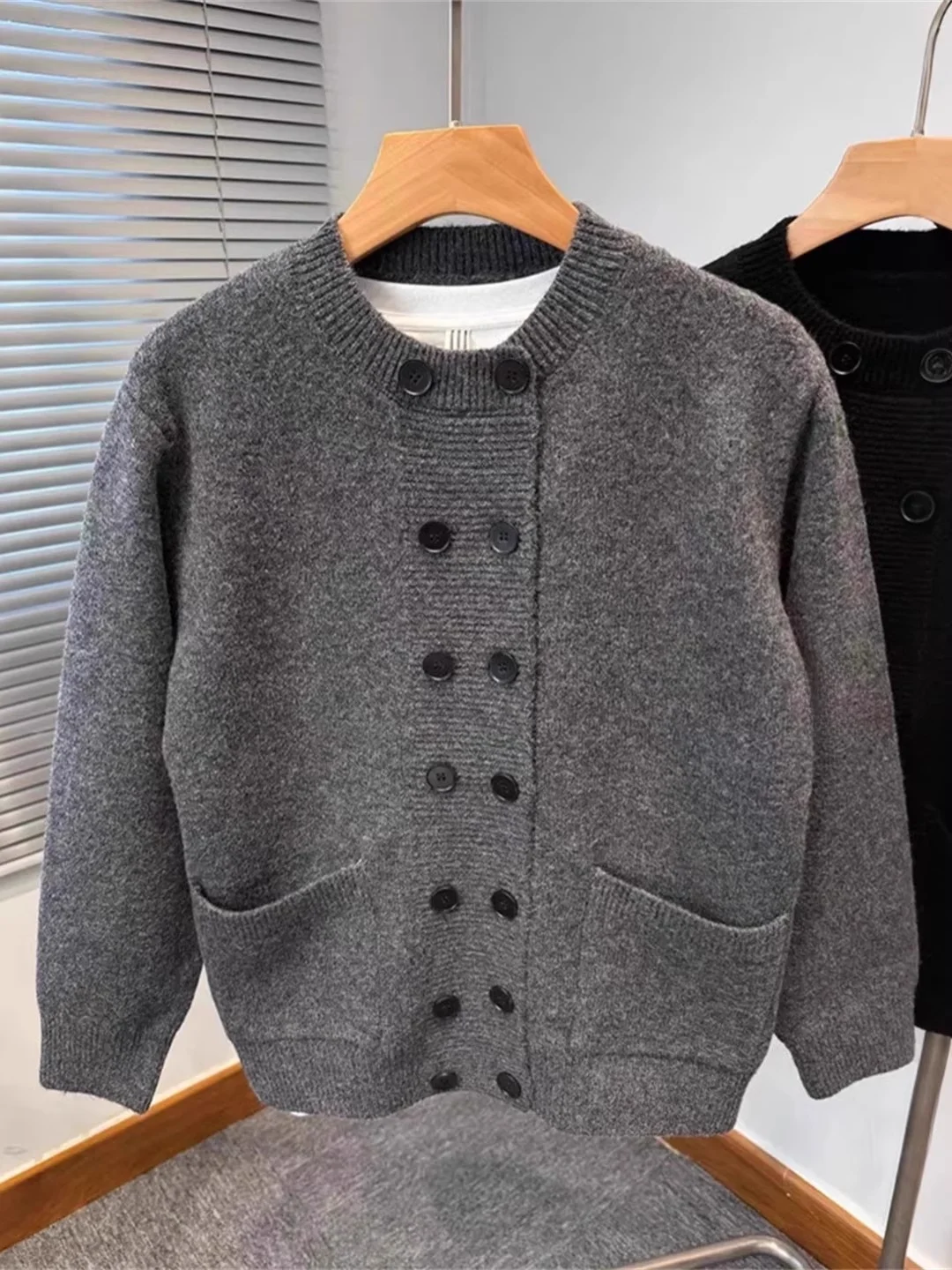 Classic Versatile Men's Knitted Cardigan Casual round Ne Outerwear Double Button Polyester Fiber Long Sve Regular Length
Classic Versatile Men's Knitted Cardigan Casual round Ne Outerwear Double Button Polyester Fiber Long Sve Regular Length