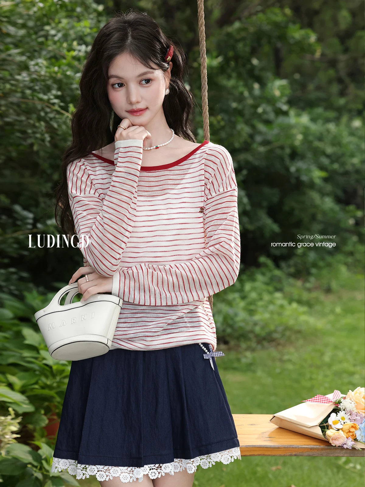 ALXNAN Plus Size T-shirt Red Striped Thin Sunscreen Blouse Summer Loose-fit Casual Office Lady Long Sleeve Tops Female D11901
ALXNAN Plus Size T-shirt Red Striped Thin Sunscreen Blouse Summer Loose-fit Casual Office Lady Long Sleeve Tops Female D11901