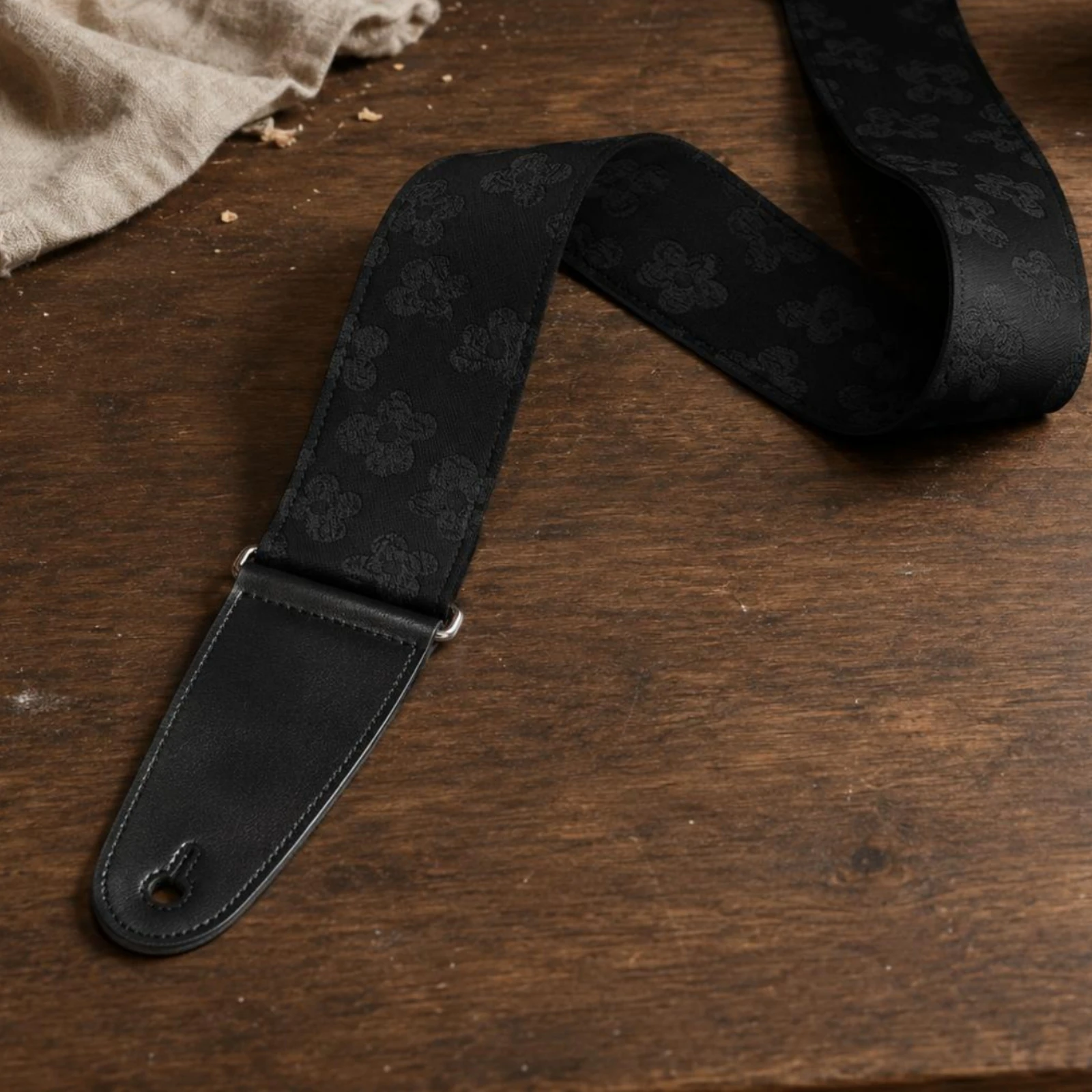 Jacquard Guitar Strap Floral Embossed Adjustable Guitar Strap Shoulder Sling Textured Woven Performance Gear Leather-Like Ends
Jacquard Guitar Strap Floral Embossed Adjustable Guitar Strap Shoulder Sling Textured Woven Performance Gear Leather-Like Ends