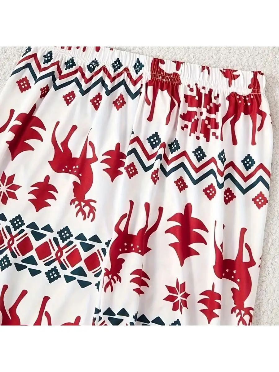 Christmas Reindeer Print Pajama Set Women Sleepwear Loungewear
Christmas Reindeer Print Pajama Set Women Sleepwear Loungewear