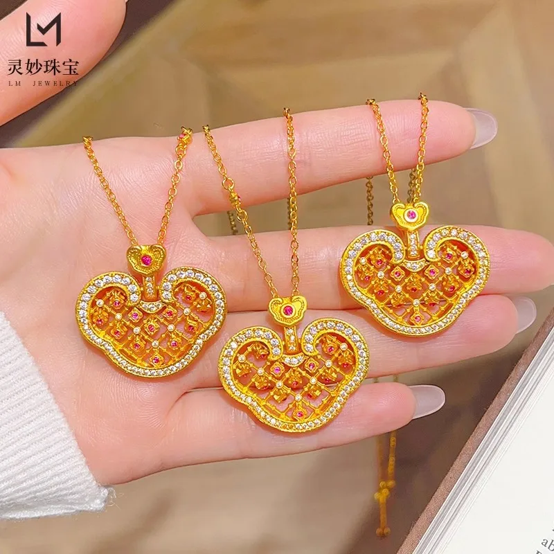 Zhao Lusi's same style 9999 real gold rose red diamond Fuqi Ruyi real gold lock bag necklace smart clavicle chain exquisite
Zhao Lusi's same style 9999 real gold rose red diamond Fuqi Ruyi real gold lock bag necklace smart clavicle chain exquisite