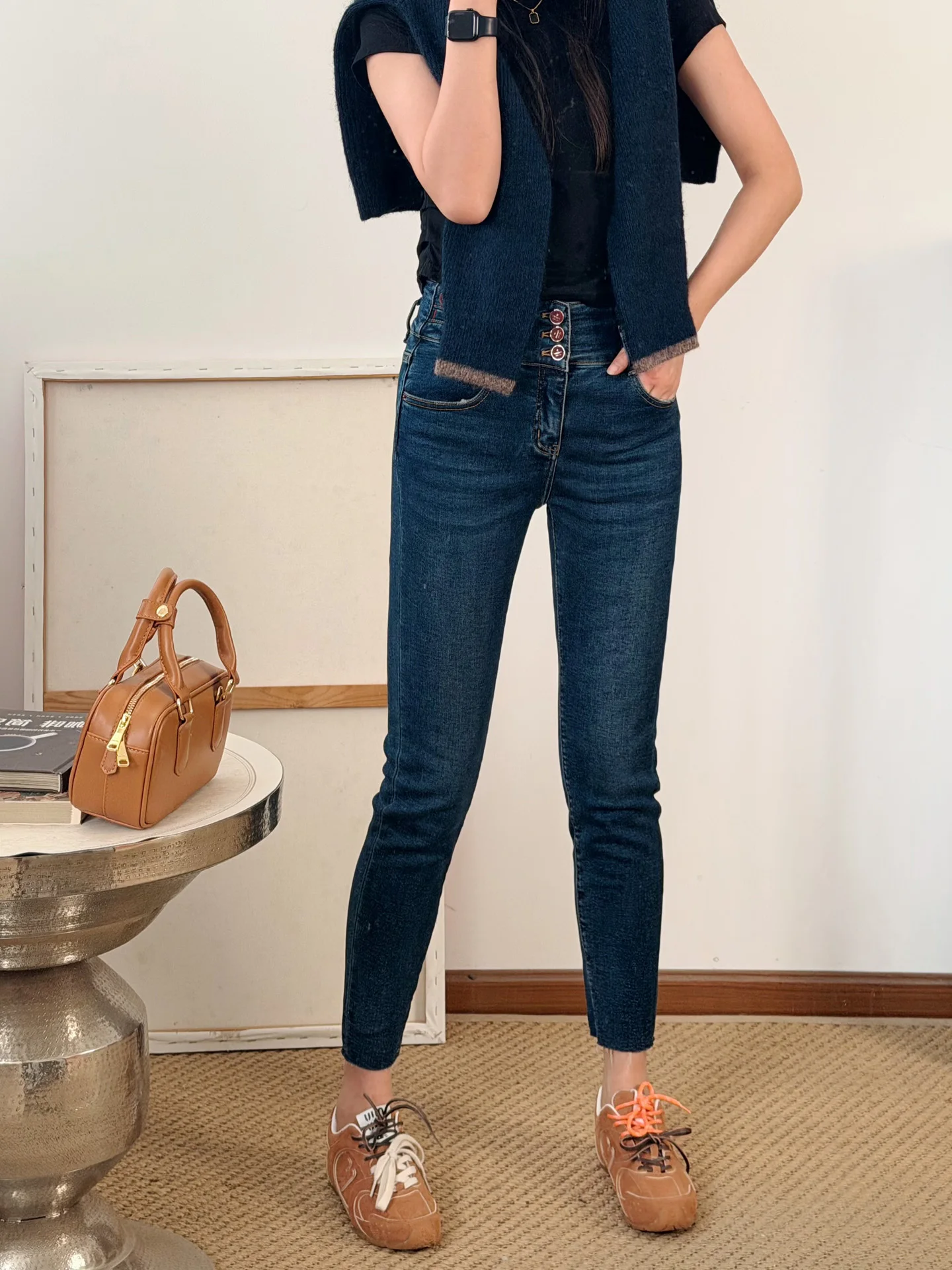 Женские джинсы с высокой талией на флисовой подкладке, облегающие, осенне-зимние, теплые, эластичные, из денима, для повседневной носки, хлопковые стрейч-джинсы
Женские джинсы с высокой талией на флисовой подкладке, облегающие, осенне-зимние, теплые, эластичные, из денима, для повседневной носки, хлопковые стрейч-джинсы