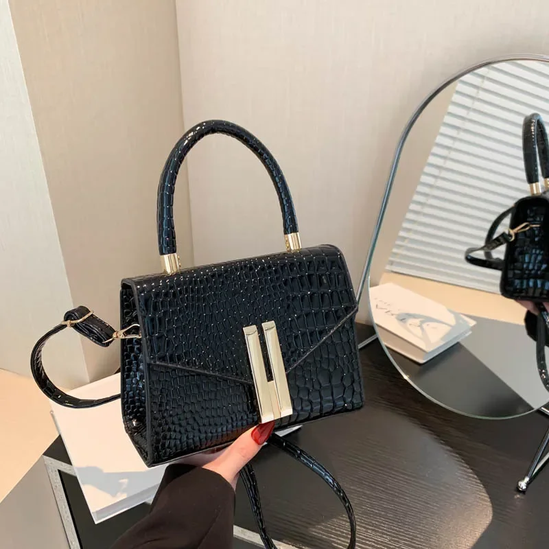 Vintage woven handbag fashionable high-end crocodile pattern shoulder crossbody small square bag
Vintage woven handbag fashionable high-end crocodile pattern shoulder crossbody small square bag