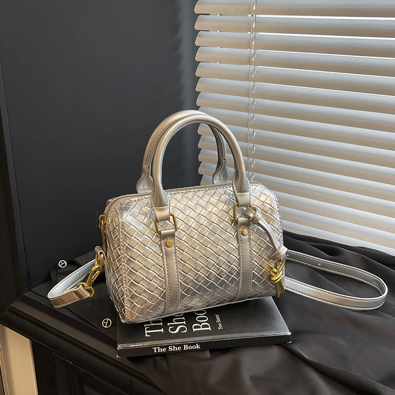 Elegant Women's Leather Fashion Crossbody Bag Luxury Designer Classic Shoulder Tote Handbag For Modern Dressing
Elegant Women's Leather Fashion Crossbody Bag Luxury Designer Classic Shoulder Tote Handbag For Modern Dressing