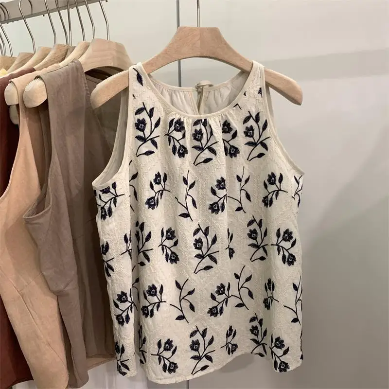 Embroidered Flower Hanging Neck Camisole Vest For Women 2025 Summer New Design Sense Fashionable Top Shirt
Embroidered Flower Hanging Neck Camisole Vest For Women 2025 Summer New Design Sense Fashionable Top Shirt