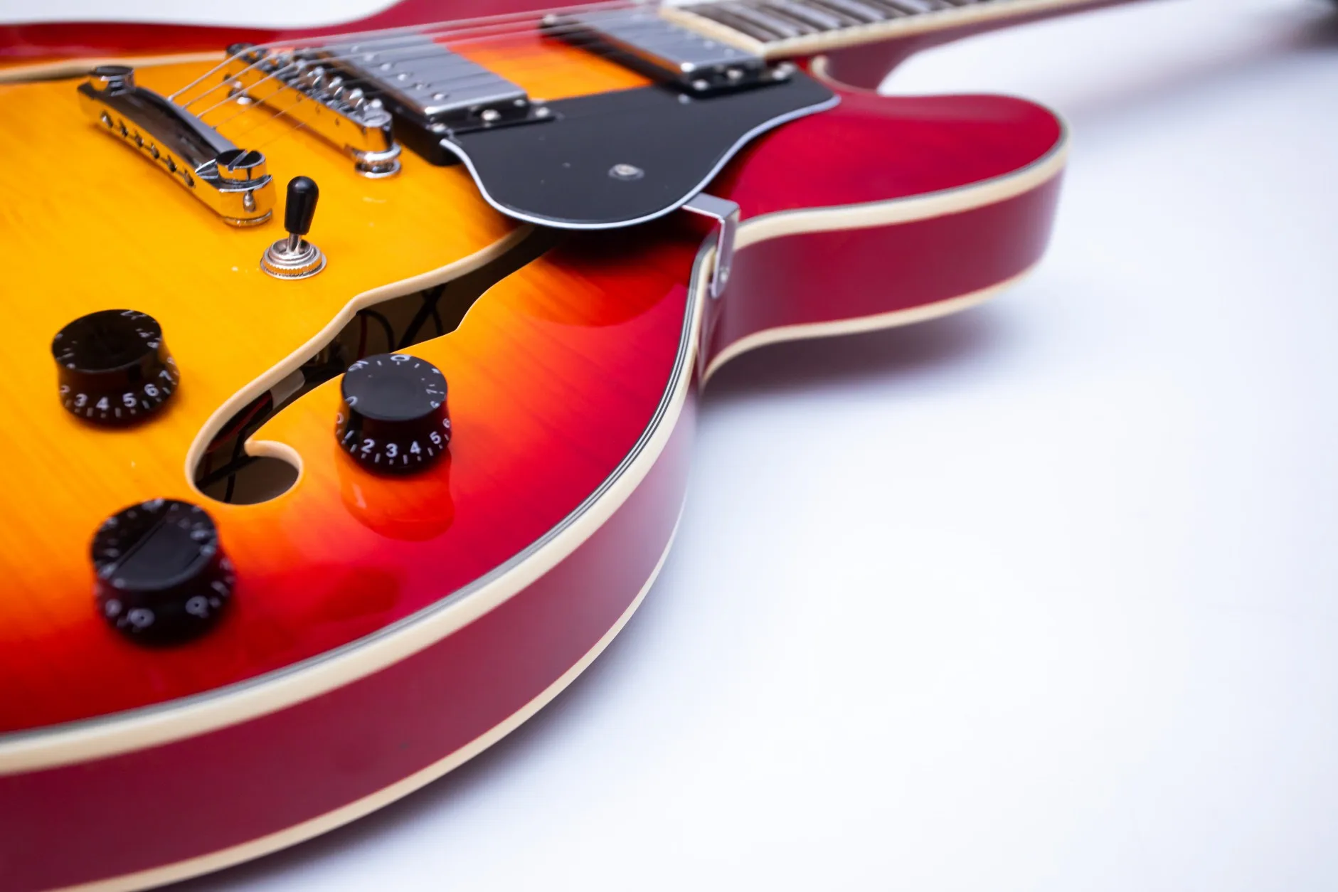 Sample processing, 6-string electric guitar, with tiger skin texture coating, integrated connection, maple body, in stock
Sample processing, 6-string electric guitar, with tiger skin texture coating, integrated connection, maple body, in stock