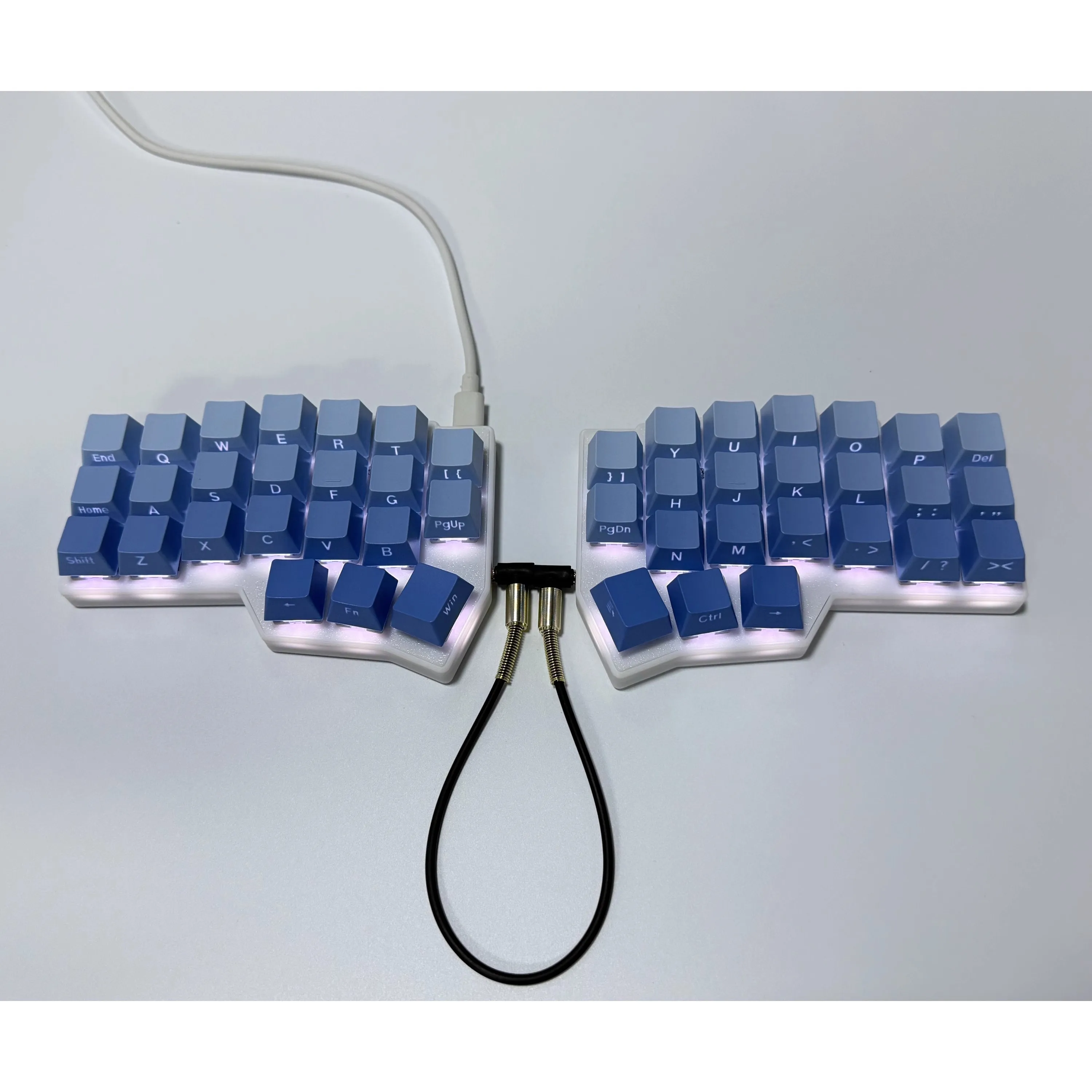Проводная разделенная клавиатура Corne RP2040, флакон RGB, изготовленная на заказ, эргономичная игровая механическая клавиатура с возможностью горячей замены и переключателем LEOBOG Greywood
Проводная разделенная клавиатура Corne RP2040, флакон RGB, изготовленная на заказ, эргономичная игровая механическая клавиатура с возможностью горячей замены и переключателем LEOBOG Greywood