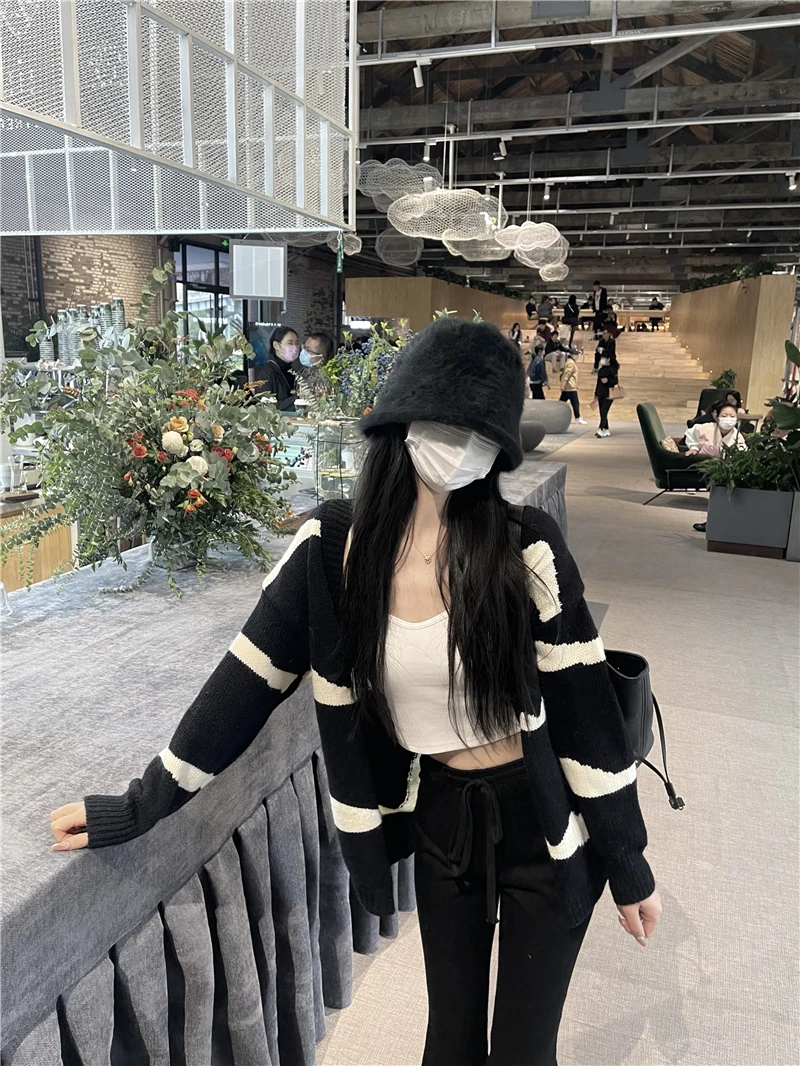 Women Sweater Womens Winter Sweaters Cardigan Traf Female Knitting Overszie Long Sleeve Loose Knitted Outerwear Ropa De Mujer
Women Sweater Womens Winter Sweaters Cardigan Traf Female Knitting Overszie Long Sleeve Loose Knitted Outerwear Ropa De Mujer