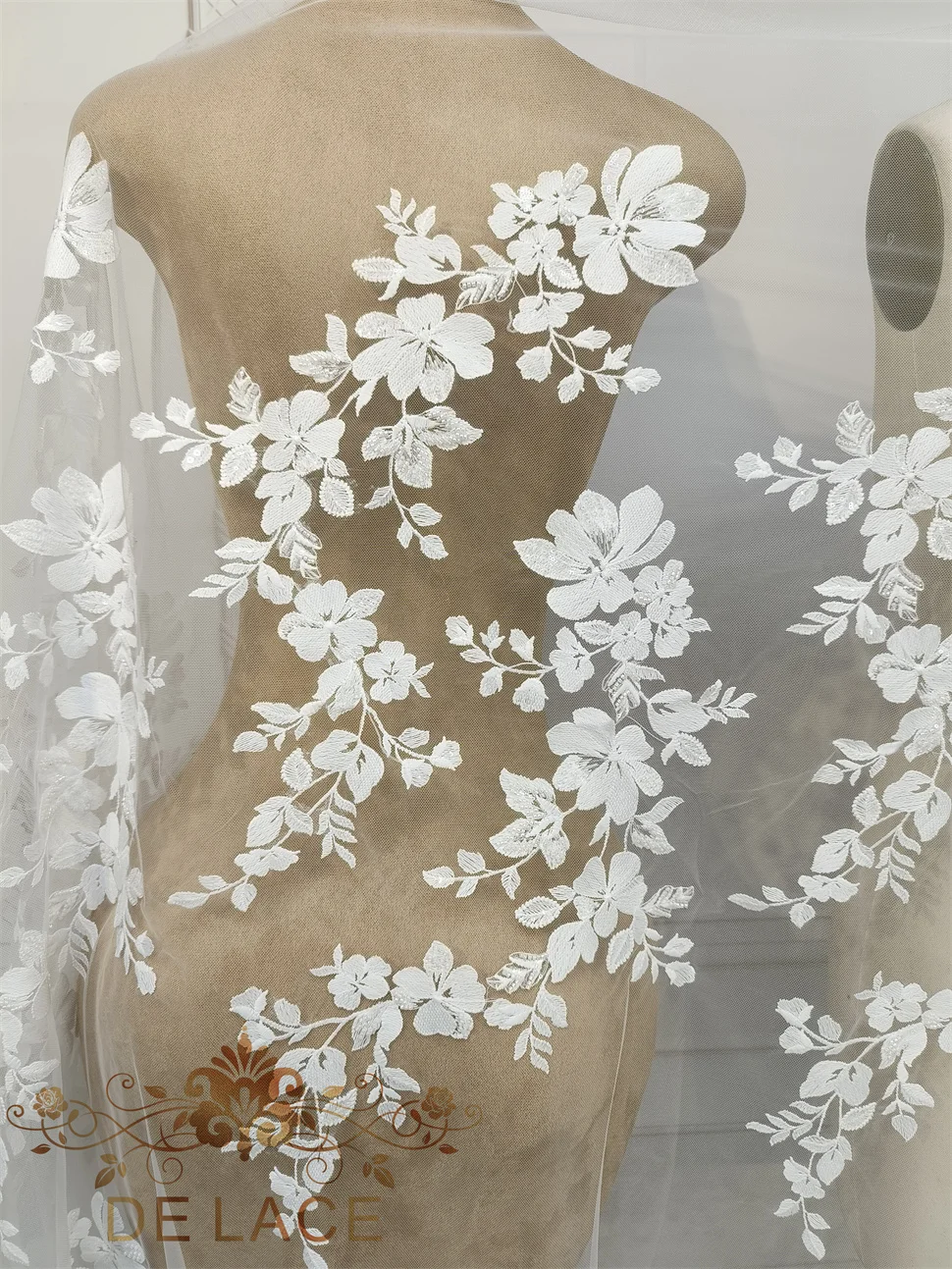 High Quality Floral Embroidered Lace With Beaded and Sequins Elegant Wedding Dress Lace Fabric
High Quality Floral Embroidered Lace With Beaded and Sequins Elegant Wedding Dress Lace Fabric