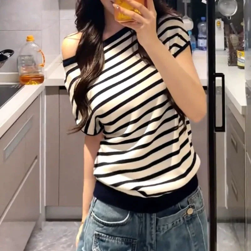 Knitted Sweater Women Pullovers 2026 New Summer Skew Collar Sweaters Short Sleeve Striped Knit Sweater Pullover Women Tops Q5261
Knitted Sweater Women Pullovers 2026 New Summer Skew Collar Sweaters Short Sleeve Striped Knit Sweater Pullover Women Tops Q5261