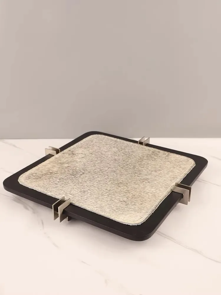 Легкий роскошный продвинутый креативный кожаный металлический поднос из конского волоса, современная простота, поднос для хранения украшений для дома
Легкий роскошный продвинутый креативный кожаный металлический поднос из конского волоса, современная простота, поднос для хранения украшений для дома