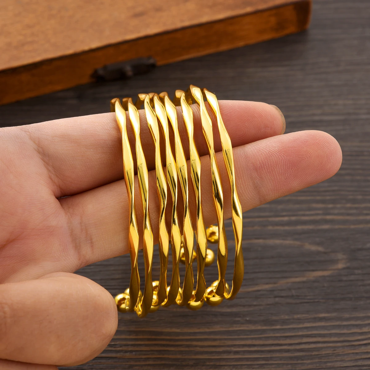 Fashion Romantic Cute Bangle Gold Color Women Thin Twisted Bracelet African Ethiopian Bride Wedding Jewelry Gift
Fashion Romantic Cute Bangle Gold Color Women Thin Twisted Bracelet African Ethiopian Bride Wedding Jewelry Gift