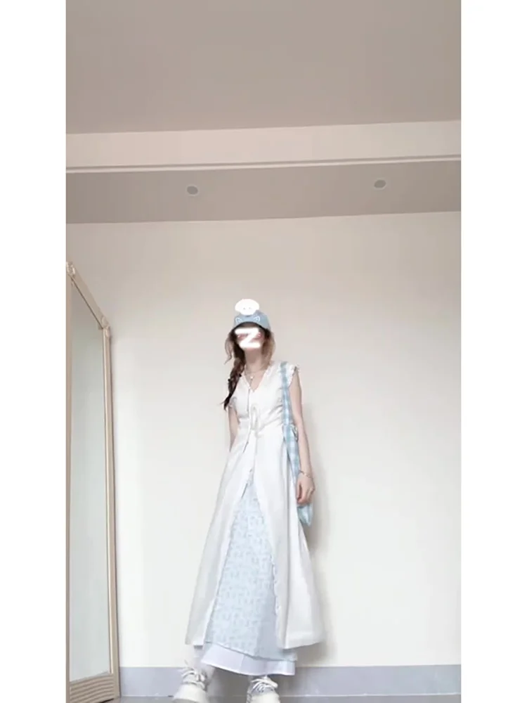Elegant White Floral Halter Dress And Skirt Set Casual Summer Outfit for Petite Women Fashionable Two-Piece Ensemble
Elegant White Floral Halter Dress And Skirt Set Casual Summer Outfit for Petite Women Fashionable Two-Piece Ensemble