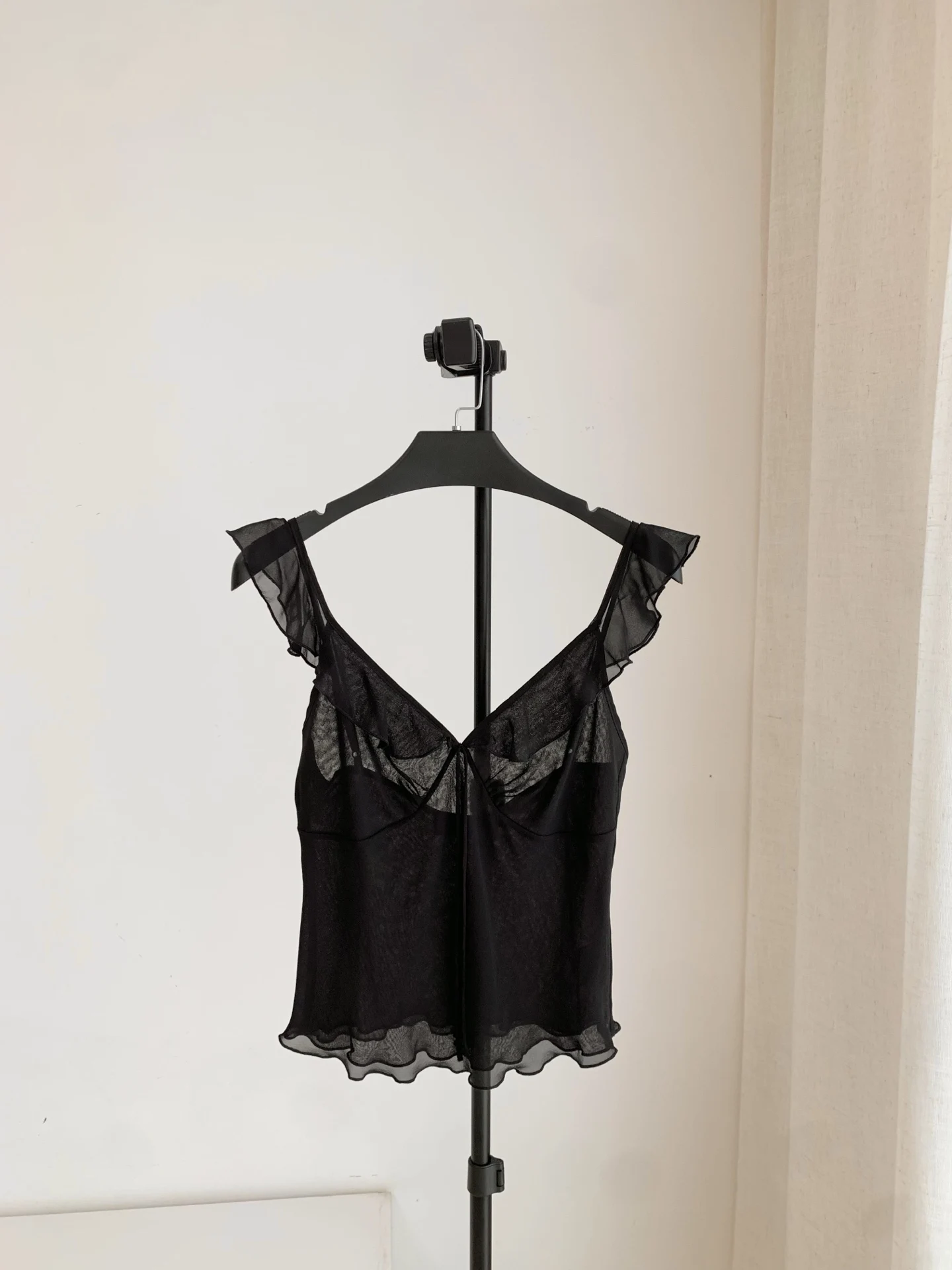Double Layered Silk Women Black Vest 2026 Summer Ruffles Spliced V-Neck Sleeveless Fashion Slim Tank Tops
Double Layered Silk Women Black Vest 2026 Summer Ruffles Spliced V-Neck Sleeveless Fashion Slim Tank Tops