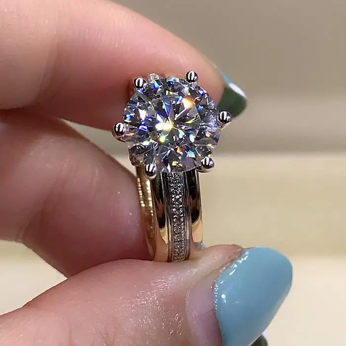 Gold ring women's three-color three-ring diamond ring color separation moissanite 3-carat wide version European and American six
Gold ring women's three-color three-ring diamond ring color separation moissanite 3-carat wide version European and American six