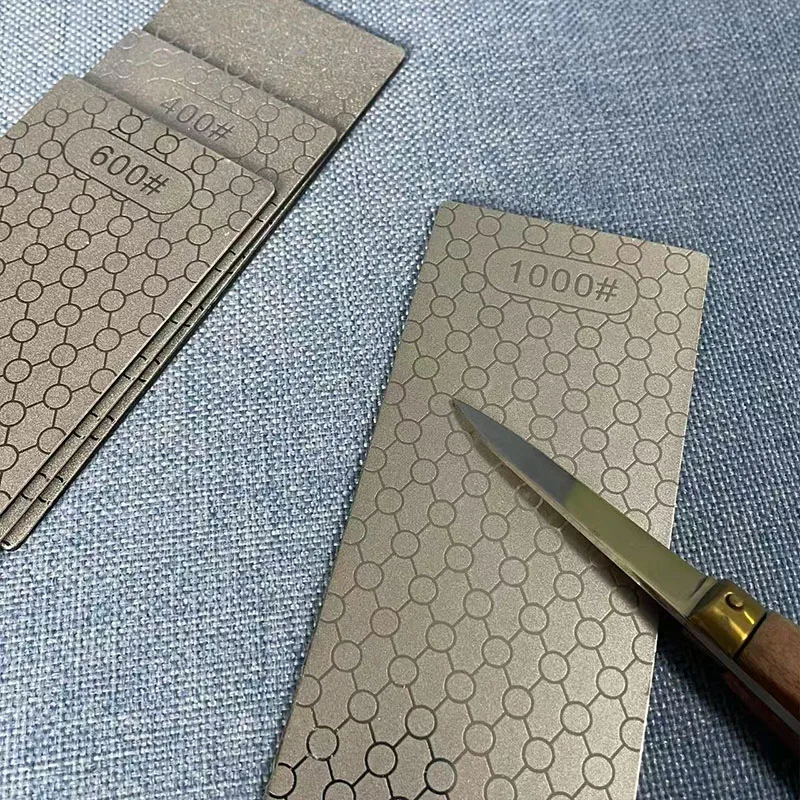 1pcs Knife Sharpener Diamond Sharpening Stone with Extra Fine/Coarse Plate and Non-slip Base 240 400 600 1000 Grit
1pcs Knife Sharpener Diamond Sharpening Stone with Extra Fine/Coarse Plate and Non-slip Base 240 400 600 1000 Grit