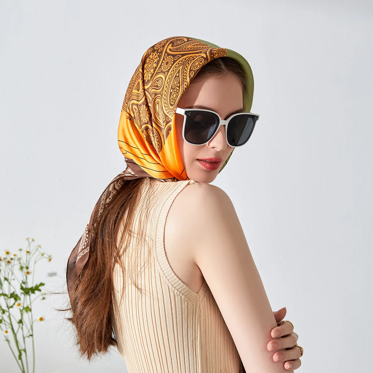 2025 Polka Dot Silk-like Square Scarf Women - Korean Fall 70cm Neckerchief, Flight Attendant Bandana, Elegant Thin bag Scarf
2025 Polka Dot Silk-like Square Scarf Women - Korean Fall 70cm Neckerchief, Flight Attendant Bandana, Elegant Thin bag Scarf