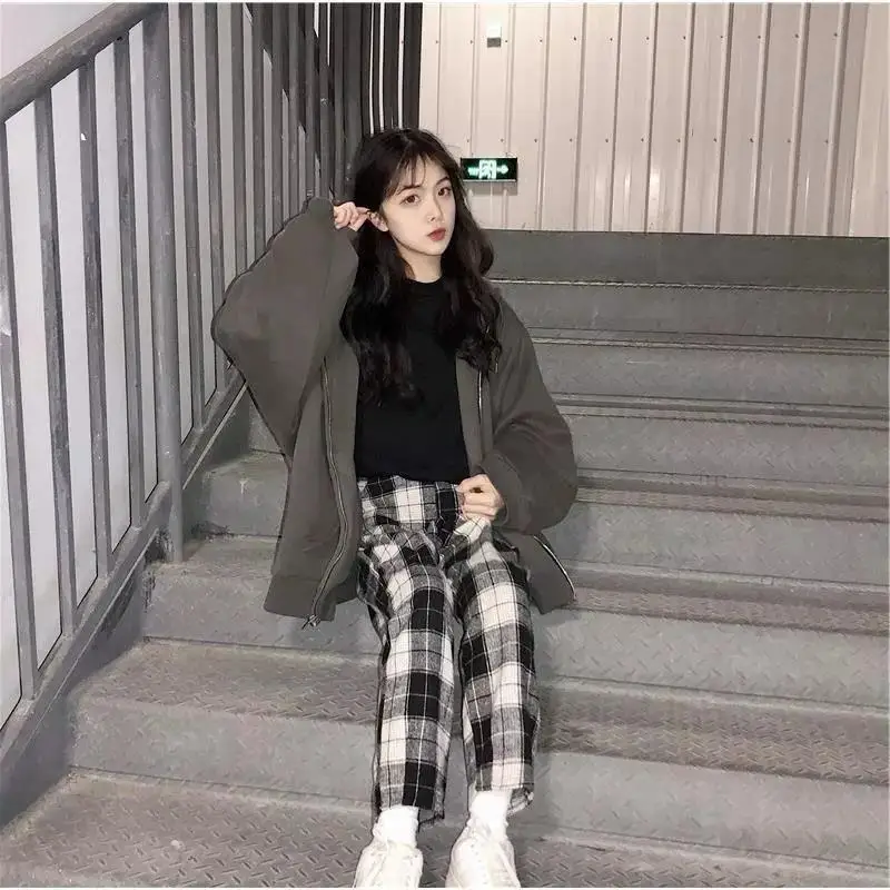 Карманные клетчатые брюки в уличном стиле 2025 года, эластичные брюки для подростков и студентов, подходят как для мужчин и женщин, универсальные.
Карманные клетчатые брюки в уличном стиле 2025 года, эластичные брюки для подростков и студентов, подходят как для мужчин и женщин, универсальные.