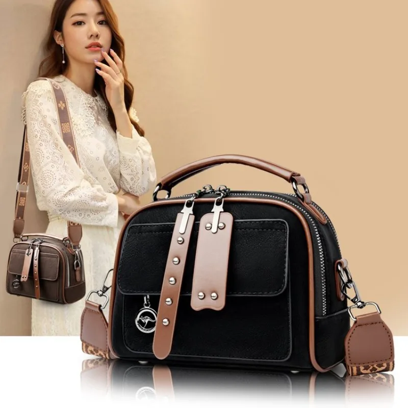 Minimalist Leather Diaper Bag Luxury Tote Shoulder Bag With Letter Logo Trendy Vintage For Women Ladies
Minimalist Leather Diaper Bag Luxury Tote Shoulder Bag With Letter Logo Trendy Vintage For Women Ladies