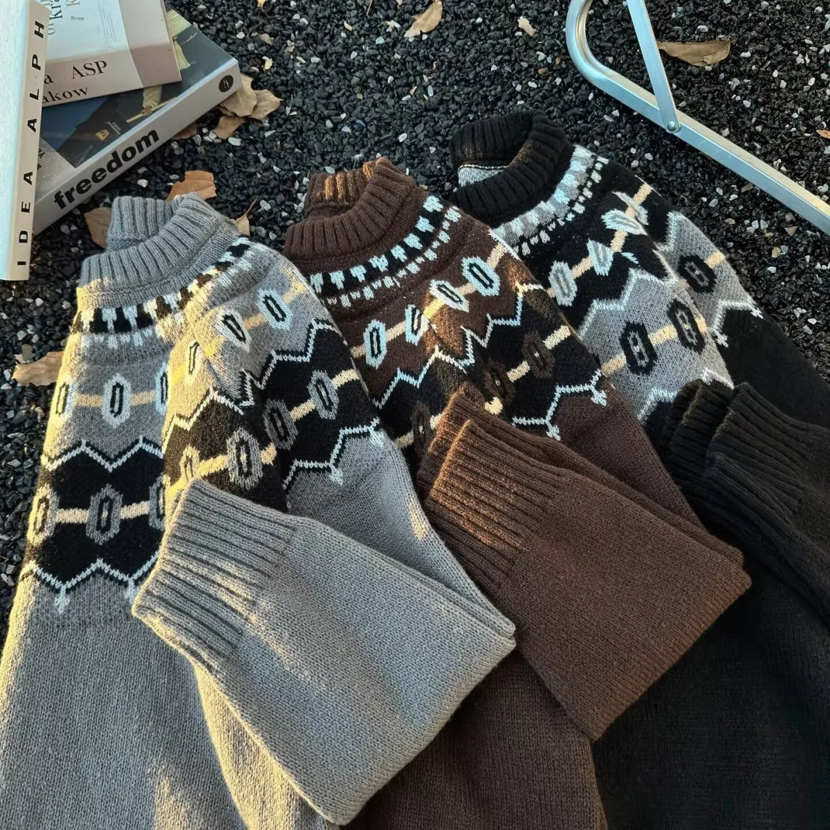 Ретро американский вязаный свитер Fair Isle, мужской ленивый высокий Ne Boting, вязаный свитер для пары с вышивкой, повседневный вязаный свитер из полиэфирного волокна
Ретро американский вязаный свитер Fair Isle, мужской ленивый высокий Ne Boting, вязаный свитер для пары с вышивкой, повседневный вязаный свитер из полиэфирного волокна