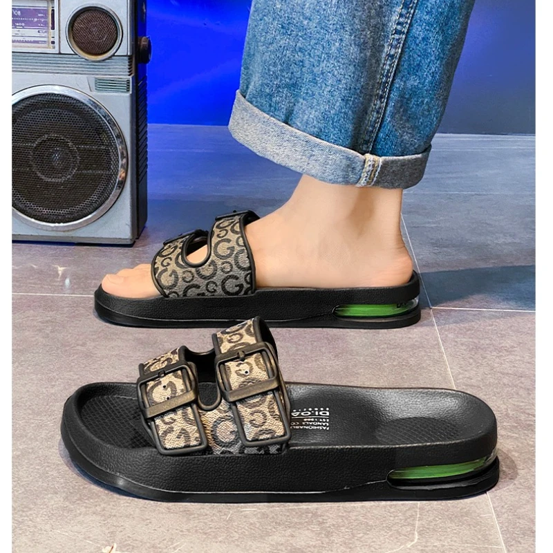 Men's Sandals with Two-color Two-tone Layering Lightweight Anti-slip Quick-drying Soft Soles Lightweight Summer Casual Shoes
Men's Sandals with Two-color Two-tone Layering Lightweight Anti-slip Quick-drying Soft Soles Lightweight Summer Casual Shoes