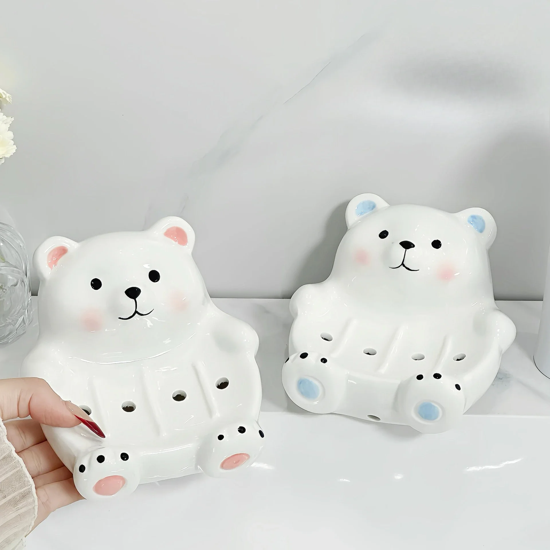 Polar Bear Drain Soap Box No Punching Creative Ceramic Soap Shelf Bathroom Household Cartoon Soap Dish
Polar Bear Drain Soap Box No Punching Creative Ceramic Soap Shelf Bathroom Household Cartoon Soap Dish