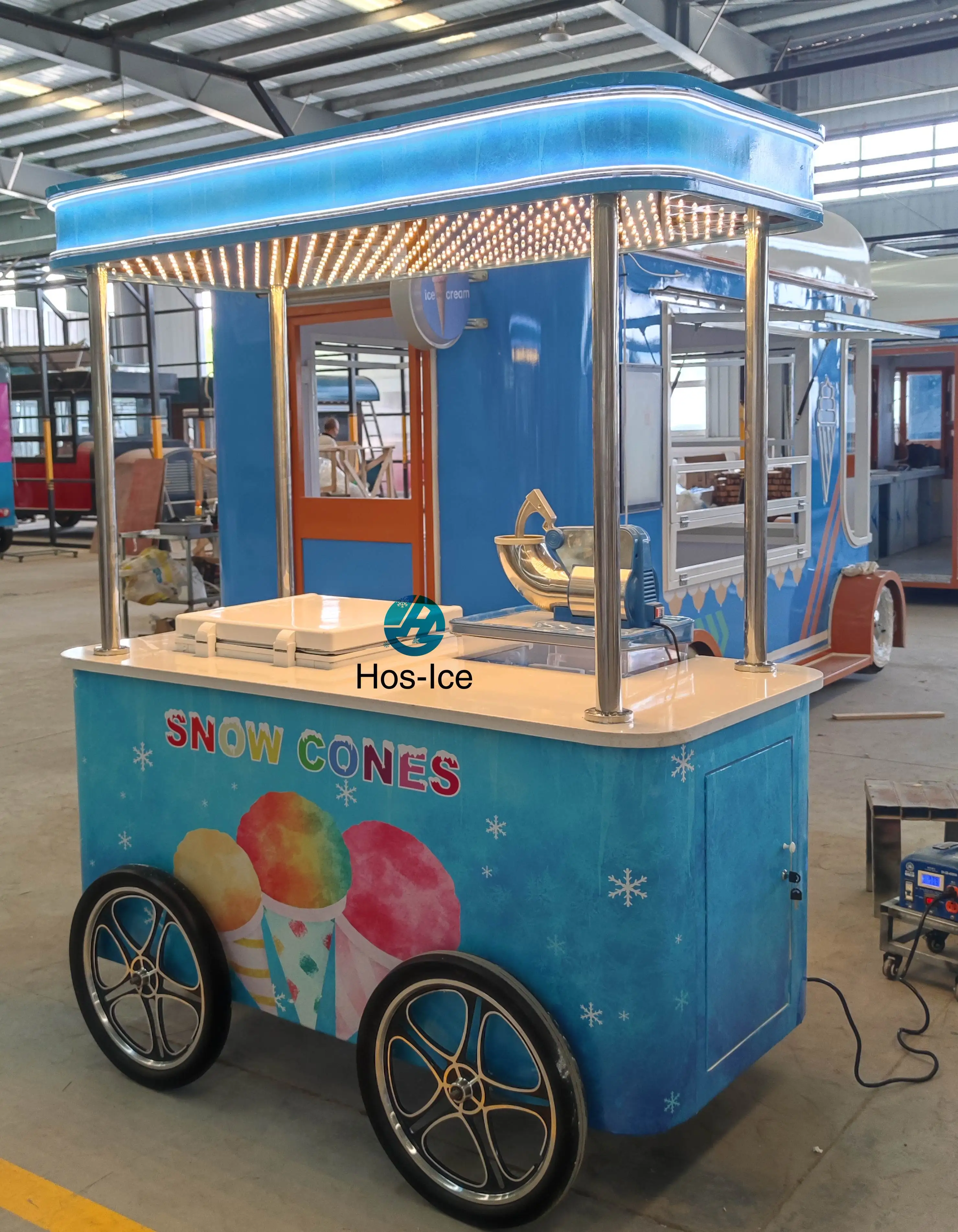Мобильная тележка для крема Lce с колесами Gelato Churro и бритая торговая тележка Lce OnTriccle сок-батон и машина для снежного конуса MobileCart
Мобильная тележка для крема Lce с колесами Gelato Churro и бритая торговая тележка Lce OnTriccle сок-батон и машина для снежного конуса MobileCart