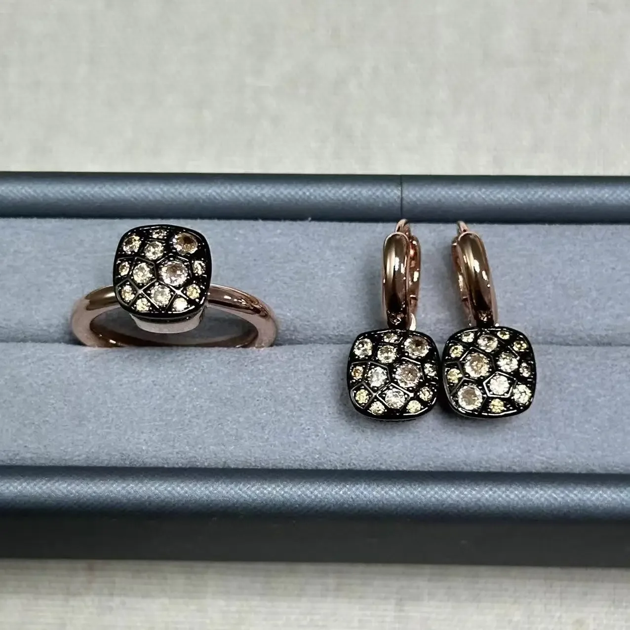 10.6mm Honeycomb Style Jewelry Set For Women Crystal Ring Earrings Sets Rose Gold Candy Crystal Jewelry Rings
10.6mm Honeycomb Style Jewelry Set For Women Crystal Ring Earrings Sets Rose Gold Candy Crystal Jewelry Rings