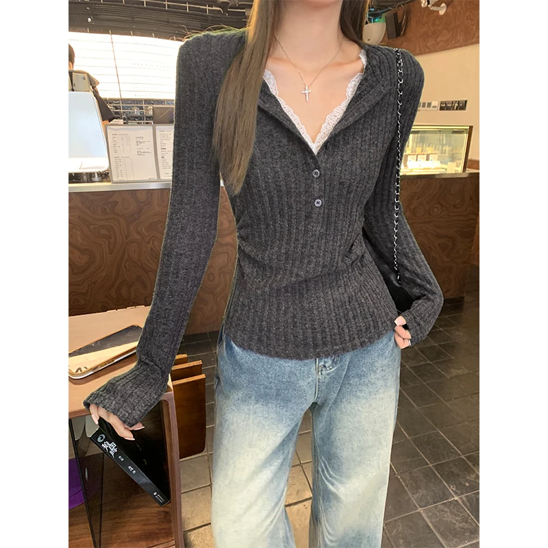 Кружевные сращивания, искусственные женские футболки из двух предметов, весенне-осенние футболки с v-образным вырезом и длинными рукавами, женские сексуальные женские топы с тонкой талией и морщинами
Кружевные сращивания, искусственные женские футболки из двух предметов, весенне-осенние футболки с v-образным вырезом и длинными рукавами, женские сексуальные женские топы с тонкой талией и морщинами