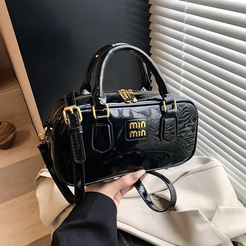 New 2025! Trendy Niche Mini Bowling Bag for Women - Soft Pillow - Like Shape, Stylish Hand - Held/Crossbody Accessory
New 2025! Trendy Niche Mini Bowling Bag for Women - Soft Pillow - Like Shape, Stylish Hand - Held/Crossbody Accessory