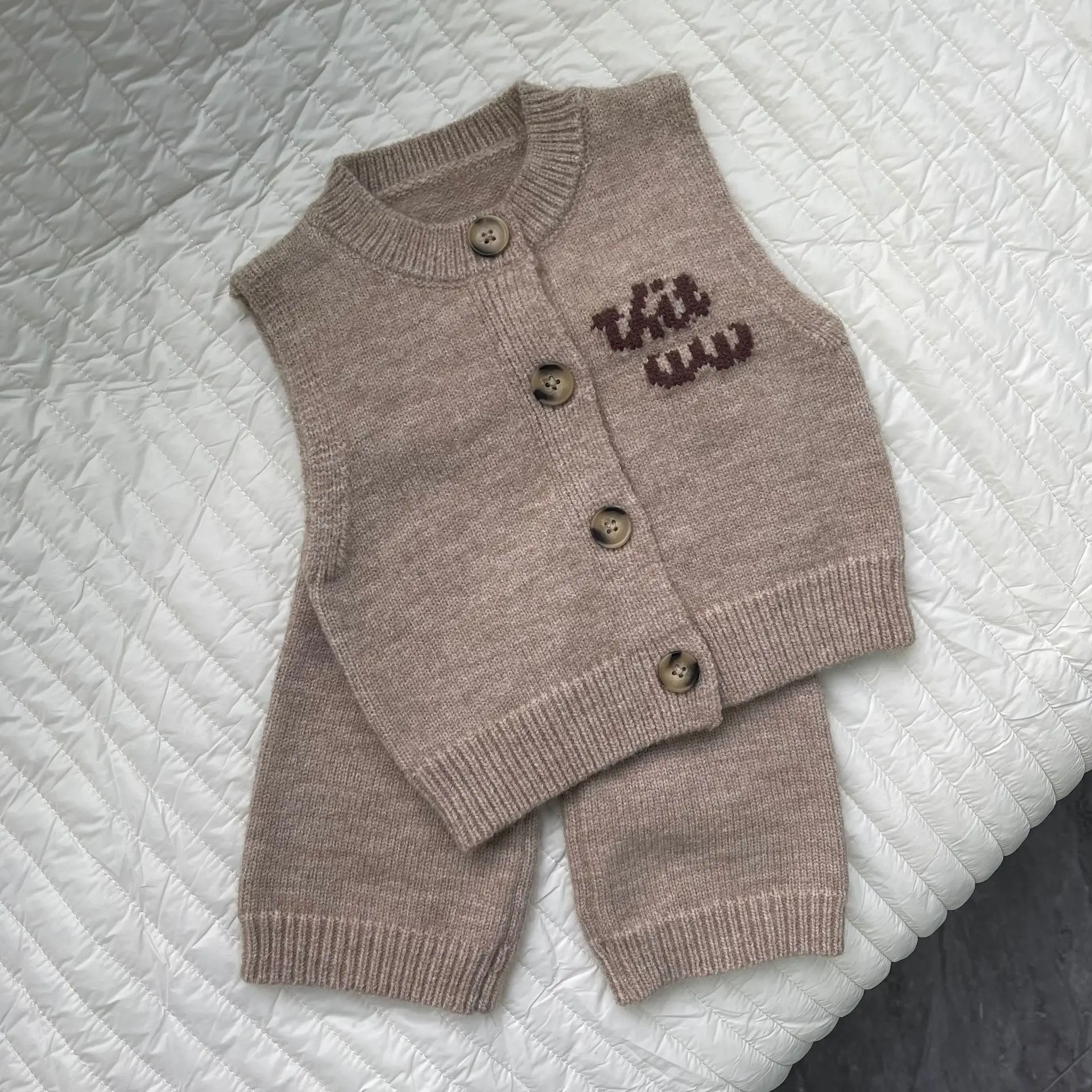 2024 Winter New Baby Knit Clothes Set Infant Girl Sleeveless Vest + Pants 2pcs Suit Kids Sweater Cardigan Set Toddler Outfits
2024 Winter New Baby Knit Clothes Set Infant Girl Sleeveless Vest + Pants 2pcs Suit Kids Sweater Cardigan Set Toddler Outfits