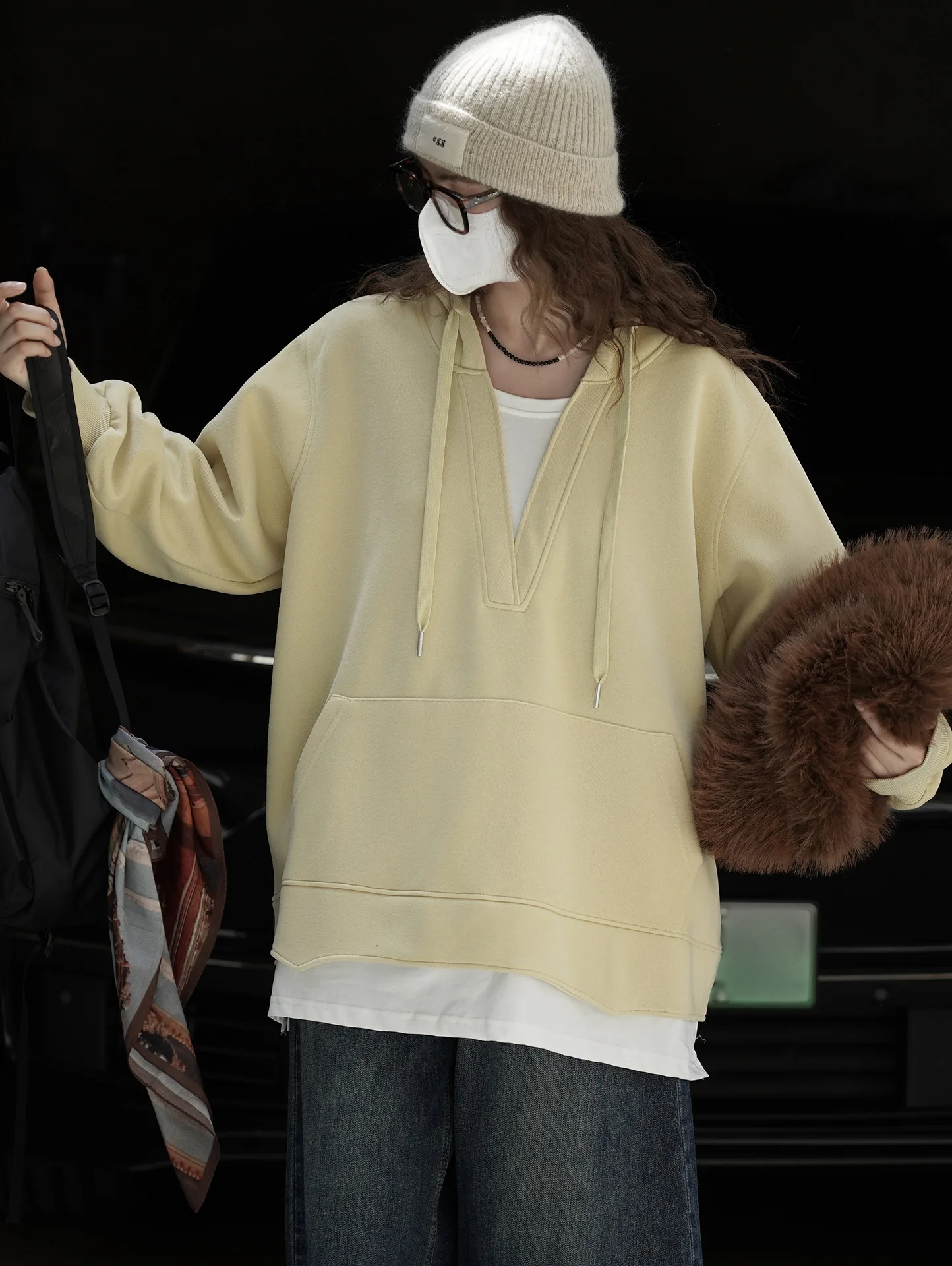 Autumn new Korean style lazy V-neck fake two-piece spliced hooded sweatshirt silhouette loose top for women
Autumn new Korean style lazy V-neck fake two-piece spliced hooded sweatshirt silhouette loose top for women