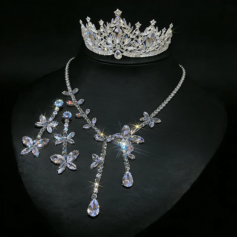 Блестящий комплект украшений с цирконами: колье-чокер, серьги, повязка для волос для невесты на свадьбу, колье с бабочками и цветами для вечеринок и банкетов A
Блестящий комплект украшений с цирконами: колье-чокер, серьги, повязка для волос для невесты на свадьбу, колье с бабочками и цветами для вечеринок и банкетов A