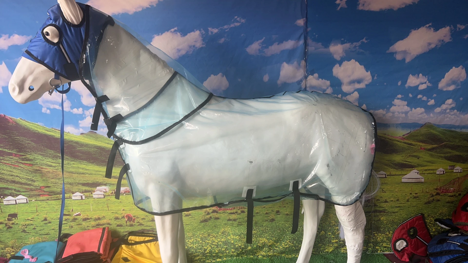 Pferde zubehör Summer Horse Raincoat Супер водонепроницаемая прозрачная ткань PO Утолщенная и устойчивая к разрыву Regendecke Pferd
Pferde zubehör Summer Horse Raincoat Супер водонепроницаемая прозрачная ткань PO Утолщенная и устойчивая к разрыву Regendecke Pferd