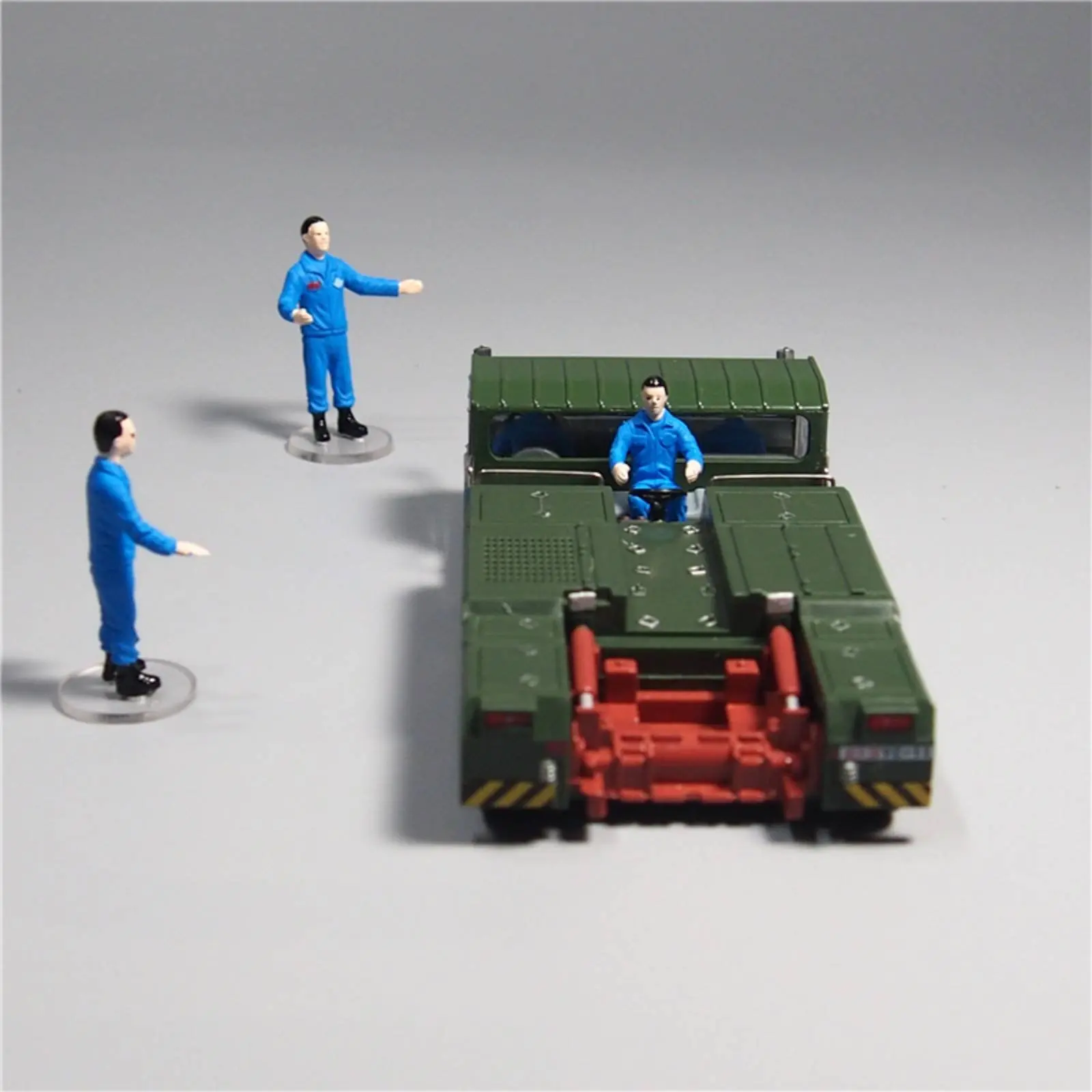 Diecast Aircraft Pushback Tractor Alloy Frame Airplane Tow Tug Model Ground Support Equipment Model Souvenir Gift for Veterans
Diecast Aircraft Pushback Tractor Alloy Frame Airplane Tow Tug Model Ground Support Equipment Model Souvenir Gift for Veterans