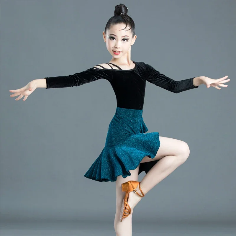 New high-end autumn winter velvet performance costume girls' Latin dance performance competition Latin performance skirt suit
New high-end autumn winter velvet performance costume girls' Latin dance performance competition Latin performance skirt suit
