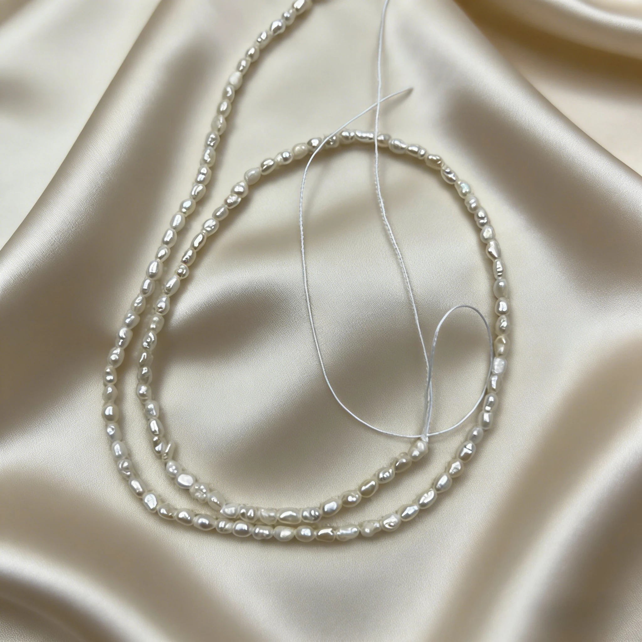 2-2.5mm Natural Freshwater Rice White Pearl Spacer Loose Bead Jewelry MakeDIY Necklace Bracelet Women Premium Wedding Women Gift
2-2.5mm Natural Freshwater Rice White Pearl Spacer Loose Bead Jewelry MakeDIY Necklace Bracelet Women Premium Wedding Women Gift
