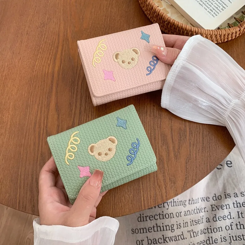 Fashion Cartoon Women Short Wallet Bear Embroidery Three Fold Wallet Card Holder Star PU Leather Coin Purse Outdoor
Fashion Cartoon Women Short Wallet Bear Embroidery Three Fold Wallet Card Holder Star PU Leather Coin Purse Outdoor