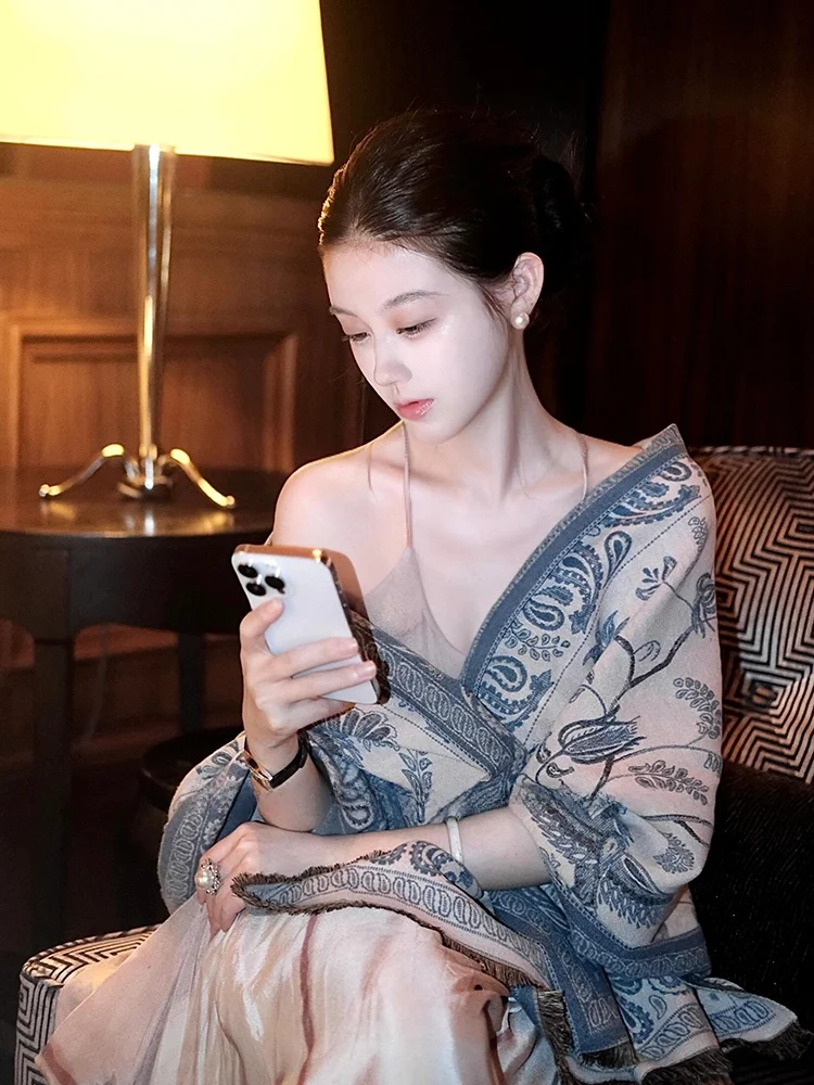 Autumn New Style Liu Yifei Women's Shawl Air Conditioned Room High End Atmosphere Scarf Wrap Polyester Fiber Medium Length Ca...
Autumn New Style Liu Yifei Women's Shawl Air Conditioned Room High End Atmosphere Scarf Wrap Polyester Fiber Medium Length Ca...