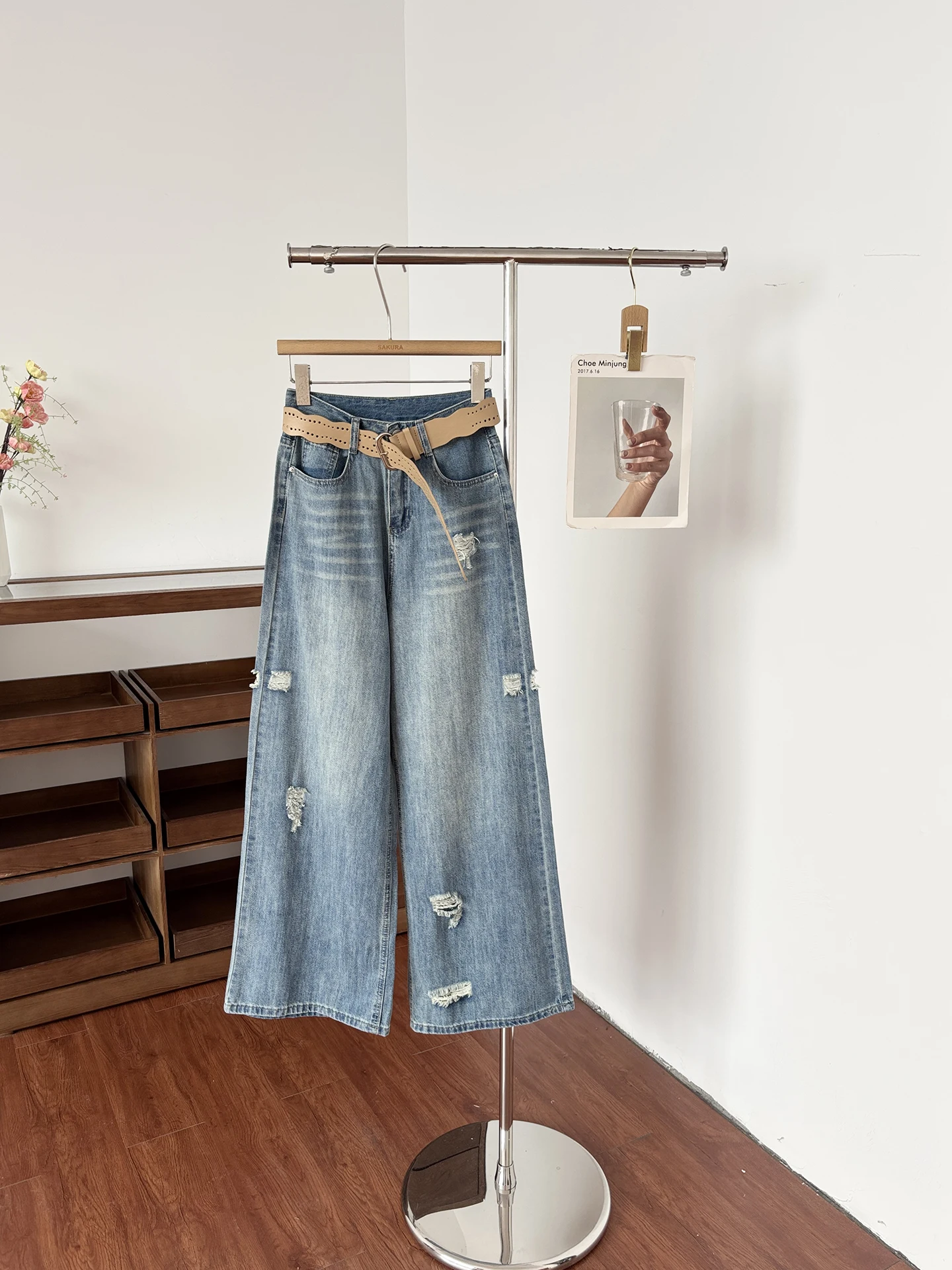Retro American Design Distressed Denim High Waist Wide Leg Pants Women's Summer 2026 Versatile Slimming Effect Jeans
Retro American Design Distressed Denim High Waist Wide Leg Pants Women's Summer 2026 Versatile Slimming Effect Jeans