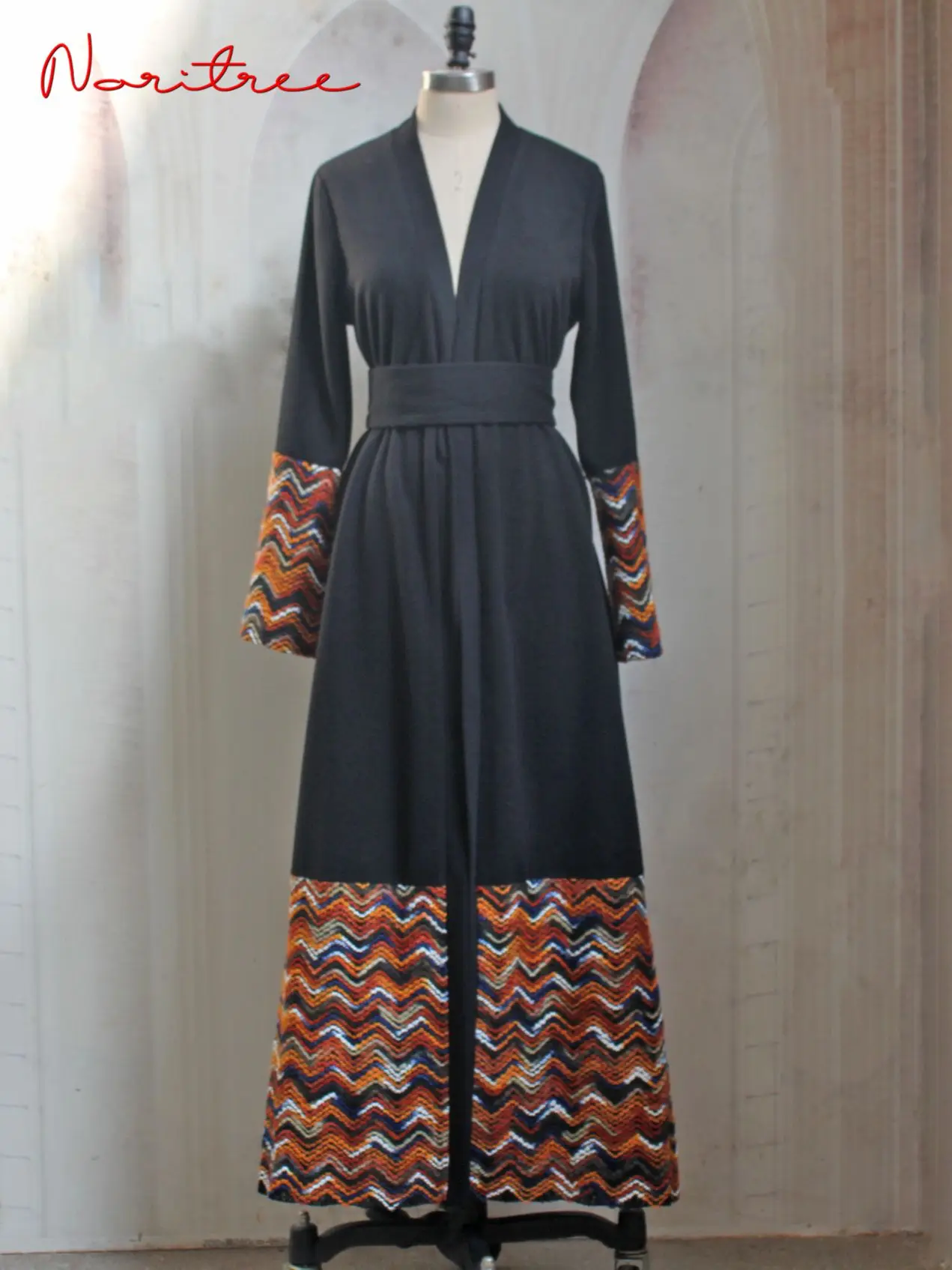 Wave pattern Embroidery Muslim Dress Dubai Fashion Abaya Opened Kimono Full Length Muslim Robes Islam Robe With Belt WY1489
Wave pattern Embroidery Muslim Dress Dubai Fashion Abaya Opened Kimono Full Length Muslim Robes Islam Robe With Belt WY1489