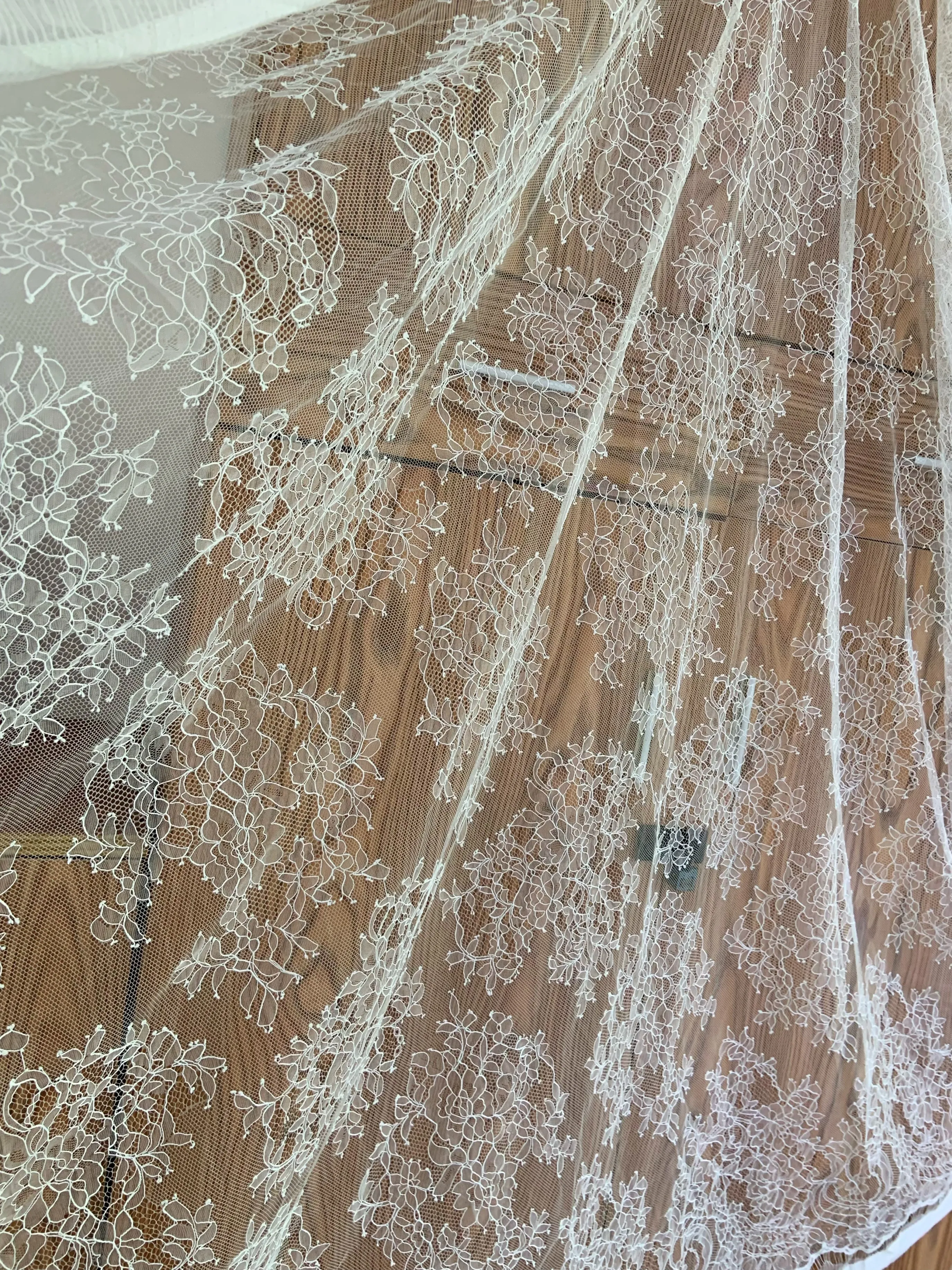 1yard White eyelash lace fabric Creative background clothing Wedding Dress DIY designer matirial fabric for dress
1yard White eyelash lace fabric Creative background clothing Wedding Dress DIY designer matirial fabric for dress
