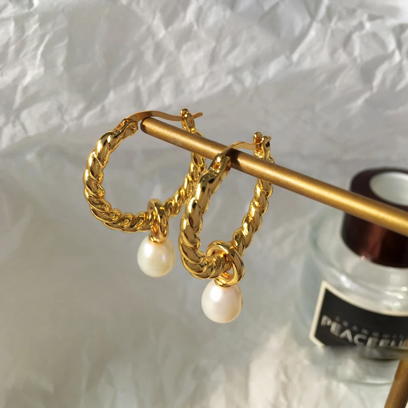 Gold Color Round Circle Twisted Hoop Earrings for Women Fashion Pearl Pendant Dangle Earrings Temperament Jewelry Gift
Gold Color Round Circle Twisted Hoop Earrings for Women Fashion Pearl Pendant Dangle Earrings Temperament Jewelry Gift