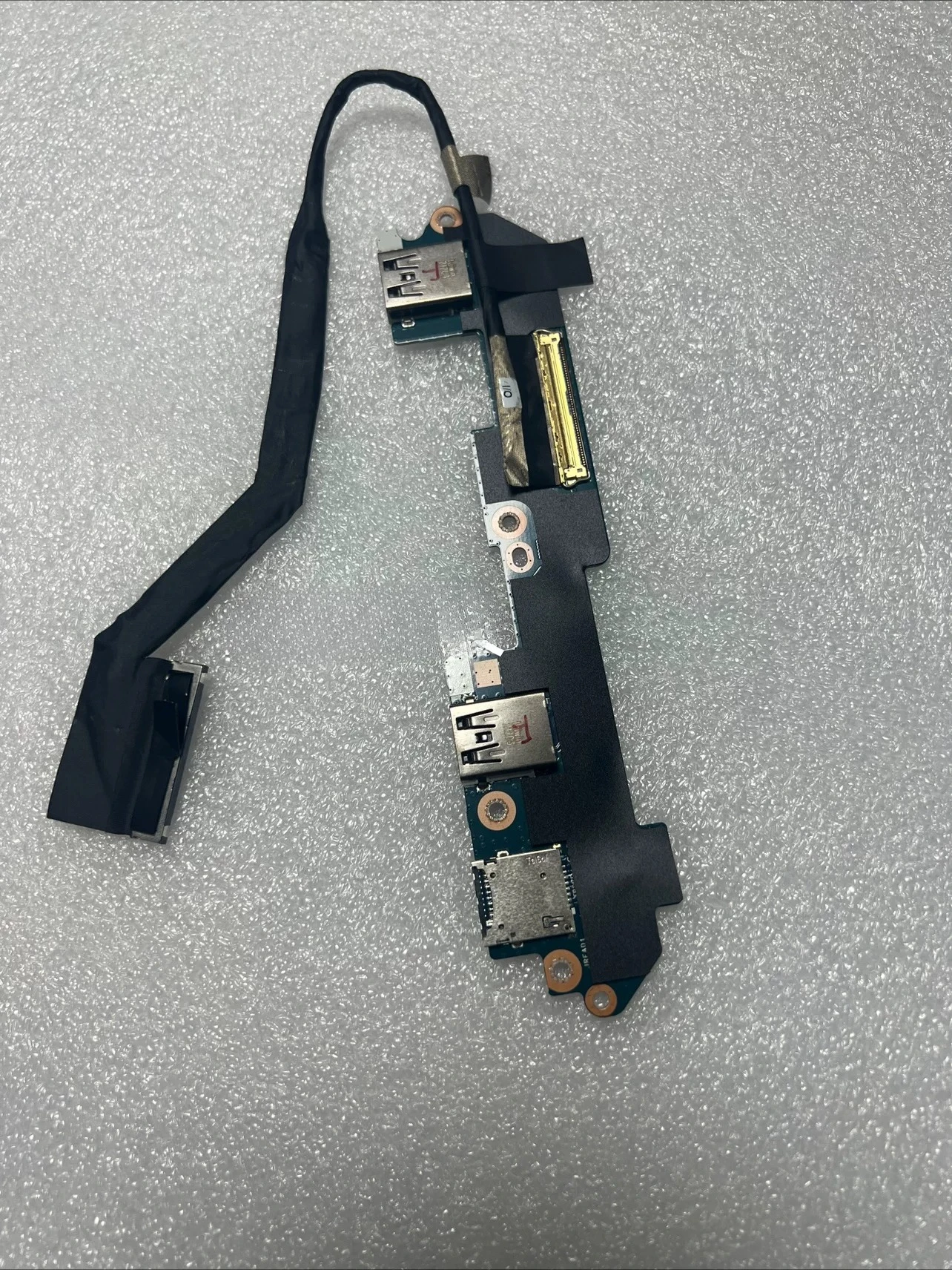 New Original For Dell ALIENWARE x17 R1 R2 USB Small Board LS-K476P
New Original For Dell ALIENWARE x17 R1 R2 USB Small Board LS-K476P