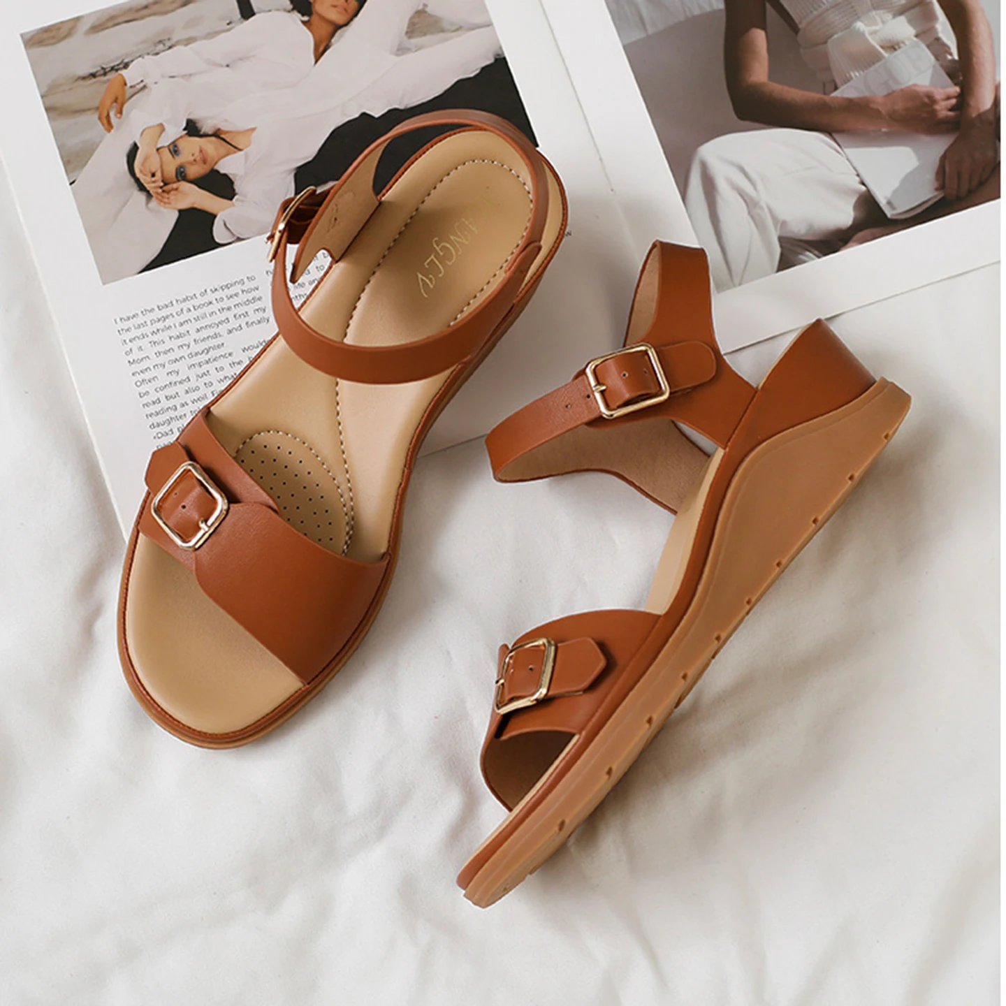 Elegant Retro Platform Wedge Sandals Women Boho Casual Outdoor Beach Comfort Shoes Mental Buckle Thick Sole Roman Sandalias
Elegant Retro Platform Wedge Sandals Women Boho Casual Outdoor Beach Comfort Shoes Mental Buckle Thick Sole Roman Sandalias