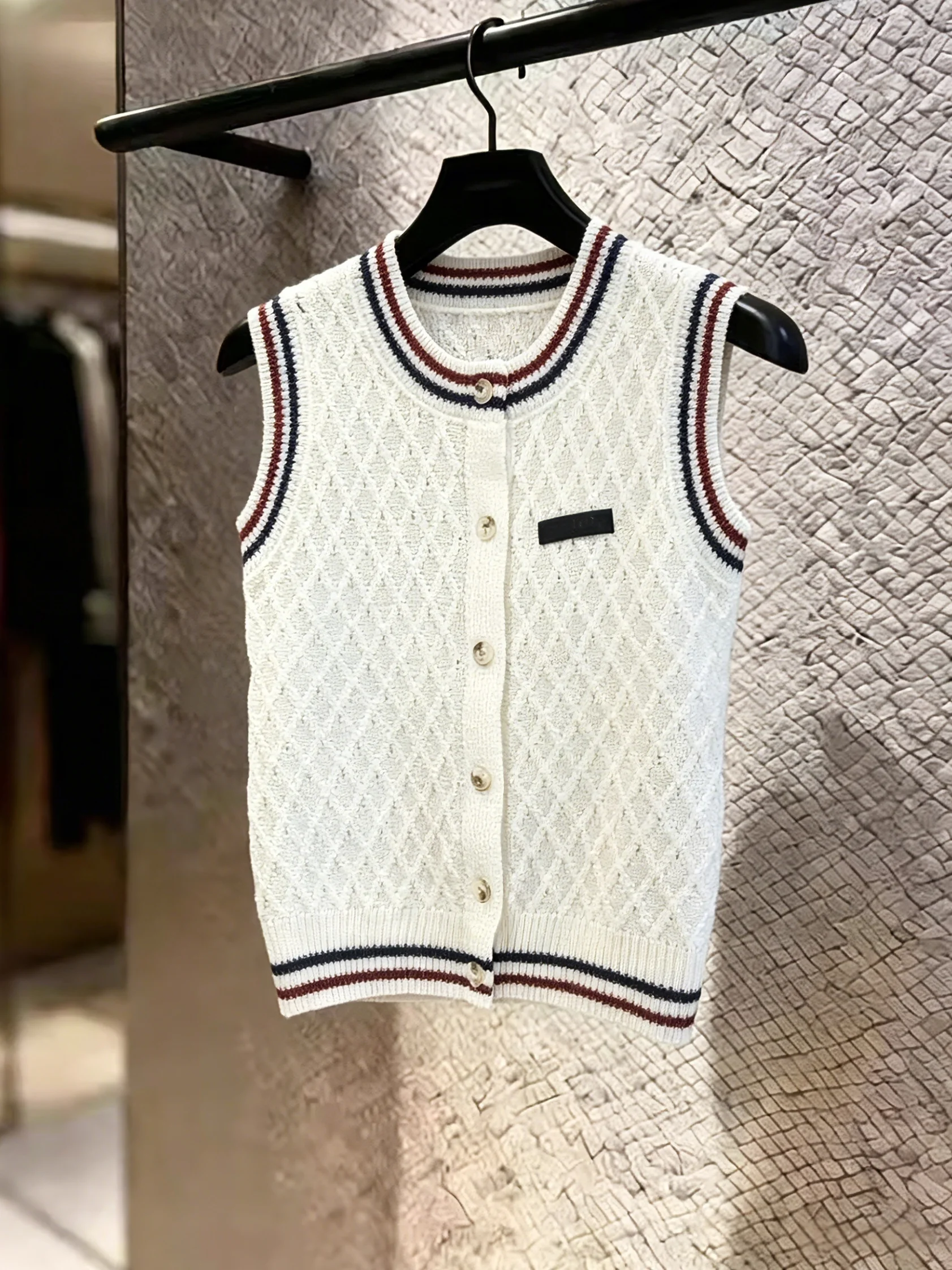 Premium Knitted Stripe Color Block Women's Vest Cardigan Summer New Style Simple Match All over the Body Top Self-Keeping Model
Premium Knitted Stripe Color Block Women's Vest Cardigan Summer New Style Simple Match All over the Body Top Self-Keeping Model