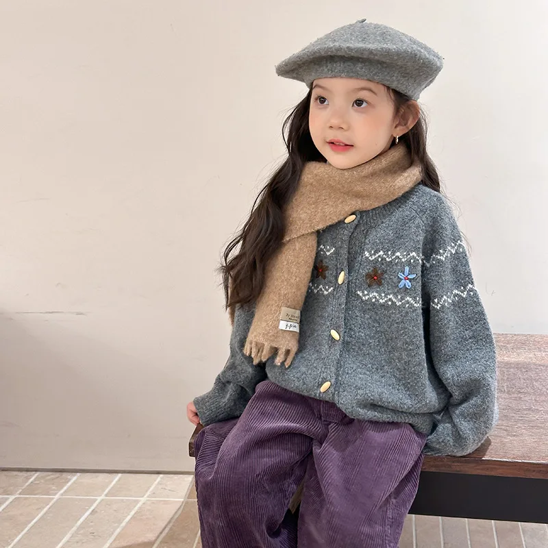 2025 Autumn New Fashion Girl Baby Handmade Retro Small Flower Sweater Knitted Cardigan Jacket Boutique Clothing Simple Style
2025 Autumn New Fashion Girl Baby Handmade Retro Small Flower Sweater Knitted Cardigan Jacket Boutique Clothing Simple Style