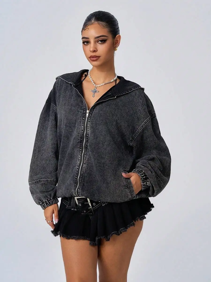 Женская джинсовая куртка с капюшоном на молнии, черного цвета, с рюшами на рукавах
Женская джинсовая куртка с капюшоном на молнии, черного цвета, с рюшами на рукавах
