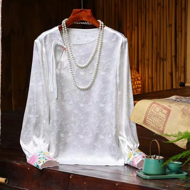High-Quality Spring/Summer New White O-Neck Tassel Single Button Shirt Chinese Style Jacquard +Cuff embroidery Lady Top S-XXL
High-Quality Spring/Summer New White O-Neck Tassel Single Button Shirt Chinese Style Jacquard +Cuff embroidery Lady Top S-XXL