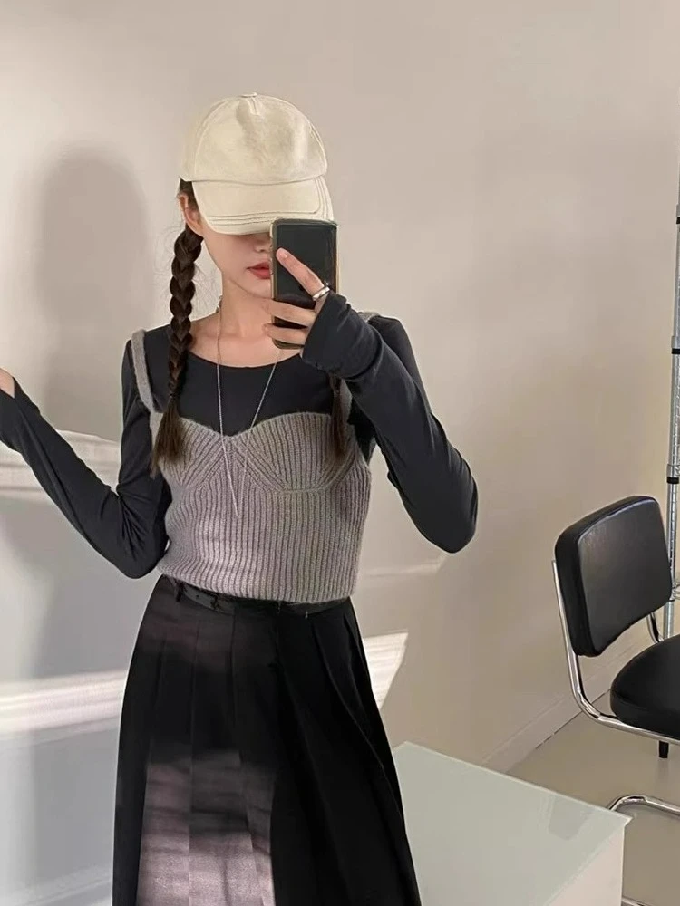 Korean Chic Autumn New Retro Versatile Slimming Base Long Sleeved T-shirt for Women+layered Knitted Vest with Small Suspender
Korean Chic Autumn New Retro Versatile Slimming Base Long Sleeved T-shirt for Women+layered Knitted Vest with Small Suspender